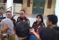 Kepala Kejaksaan Negeri Banjarmasin, Eko Reandra Wiranto, SH. MH melalui Kepala Seksi Intelijen, Ardian Junaedi SH MH didampingi Kepala Seksi Pidana Khusus (Kasi Pidsus) Mirzantio Ernanda SH. MH bersama Kasubsi (Kepala Subseksi) Penyidikan dan Pengendalian Operasi,  Renny Gladis Karina SH.MH. saat memerikan keternagan pers, Kamis (23/4/2026) (SuarIndonesia/ZI)