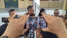 Kepala Seksi Intelijen, Ardian Junaedi SH MH didampingi Kepala Seksi Pidana Khusus (Kasi Pidsus) Mirzantio Ernanda SH. MH bersama Kasubsi (Kepala Subseksi) Penyidikan dan Pengendalian Operasi, Renny Gladis Karina SH.MH, Kamis (23/4/2026). (SuarIndonesia/ZI)