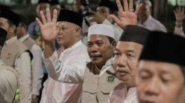 Anggota DPRD Kalsel ikuti melepas  berangkatkan menuju Tanah Suci dari Aula Jeddah Asrama Haji, Kamis (23/4/2026) malam (SuarIndonesia/Ist)