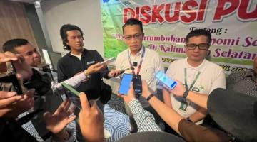 Kepala Cabang BTN Banjarmasin, Bona Pasogit Rumapea (kiri) didampingi Kepala Cabang BSN Banjarmasin, Sulthon Agung.