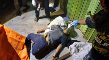 Pria  tanpa identitas, ditemukan tak bernyawa di emper pertokoan kawasan Pasar Pagi  Antasari, tembus persimpangan arah  Kelayan Banjarmasin Tengah, Jum'at (24/4/2026) malam. (SuarIndonesia/DO)