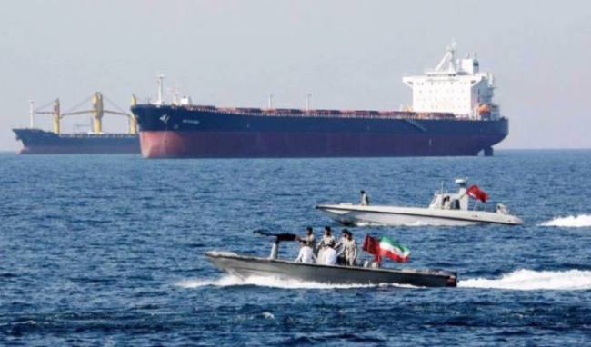 Kapal tanker yang berada di Selat Hormuz. (Foto: Press TV)