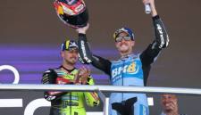 Pebalap Gresini, Alex Marquez, di podium juara MotoGP Spanyol 2026 di Sirkuit Jerez, Minggu (26/4/2026). (Foto: AFP/Pierre-Philippe Marcou)