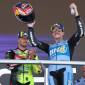 Pebalap Gresini, Alex Marquez, di podium juara MotoGP Spanyol 2026 di Sirkuit Jerez, Minggu (26/4/2026). (Foto: AFP/Pierre-Philippe Marcou)