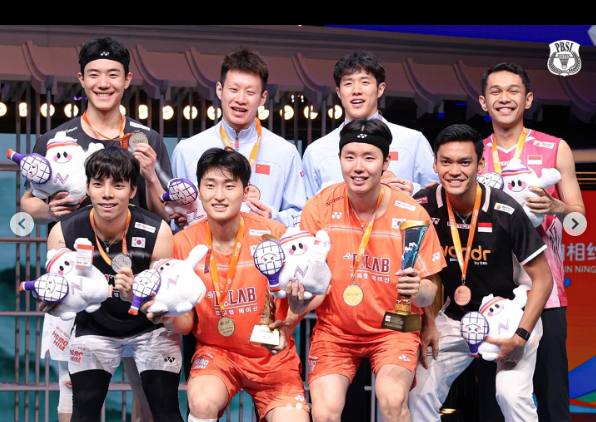 Podium ganda putra Badminton Asia Championships 2026. (instagram: @badminton.ina)
