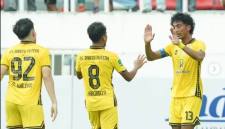 Sontekan Bayu Pradana membawa barito unggul pada menit ke-24 pada laga PSIS vs Barito di Stadion Jatidiri Semarang, Minggu (5/4/2026). (ig @psbaritoputeraofficial)