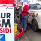 Petugas SPBU melakukan pengisian BBM subsidi jenis Pertalite pada kendaraan pribadi di SPBU Jalan Kramatt Raya, Jakarta, 31 Maret 2026. (Tempo)