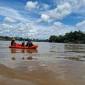 Tim SAR melakukan pencarian dua korban hilang di Sungai Barito di kawasan Muara Teweh,Kabupaten Barito Utara, Minggu (5/4/2026). (BPBD Barito Utara)