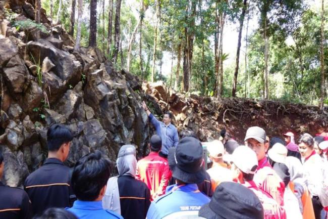 Badan Pengelola Geopark (BPG) Meratus gandeng BRL Jerman manfaatkan lahan bekas tambang. (Foto: Kominfo Kalsel)