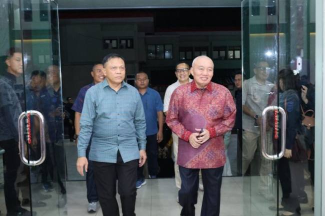 Gubernur Kalsel bersama Pangdam Tambun Bungai saat menghadiri ramah tamah Forkopimda Kalsel Kalteng. Foto : Istimewa