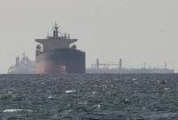 Kapal tanker berlayar di Teluk, dekat Selat Hormuz di tengah perang Iran vs AS-Israel. (REUTERS/Stringer)