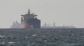 Kapal tanker berlayar di Teluk, dekat Selat Hormuz di tengah perang Iran vs AS-Israel. (REUTERS/Stringer)