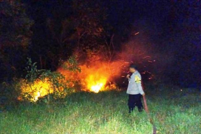 Foto ilustrasi - Seorang Babinsa sedang persiapan melakukan pemadaman karhutla di Petung, Kabupaten Penajam Paser Utara, Kalimantan Timur. (Foto: Dok BPBD Kabupaten PPU)