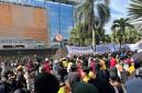 Massa aksi 21 April tiba di Kantor Gubernur Kaltim. (Foto: detikKalimantan/Riani Rahayu)