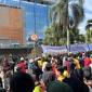 Massa aksi 21 April tiba di Kantor Gubernur Kaltim. (Foto: detikKalimantan/Riani Rahayu)