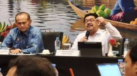 Kepala Dinas Komunikasi dan Informatika (Diskominfo) Provinsi Kalimantan Selatan, H Muhamad Muslim (kanan). (Foto: MC Kominfo Kalsel)

