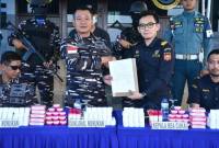 Pangkalan TNI AL (Lanal) Nunukan bersama Kantor Bea Cukai Kelas II Nunukan menggagalkan ribuan kosmetik ilegal dari Malaysia. (dok Pangkalan TNI AL Nunukan)