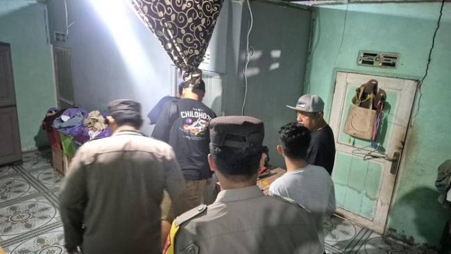 Pihak kepolisian saat ada di TKP. (Foto: Istimewa)