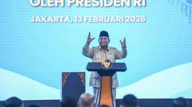 Presiden Prabowo Subianto menyampaikan pidato sambutan dalam peresmian secara serentak 1.072 Satuan Pelayanan Pemenuhan Gizi (SPPG) Polri se-Indonesia di SPPG Palmerah, Jakarta, Jumat (13/2/2026). (Antara/Galih Pradipta)