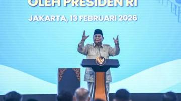 Presiden Prabowo Subianto menyampaikan pidato sambutan dalam peresmian secara serentak 1.072 Satuan Pelayanan Pemenuhan Gizi (SPPG) Polri se-Indonesia di SPPG Palmerah, Jakarta, Jumat (13/2/2026). (Antara/Galih Pradipta)