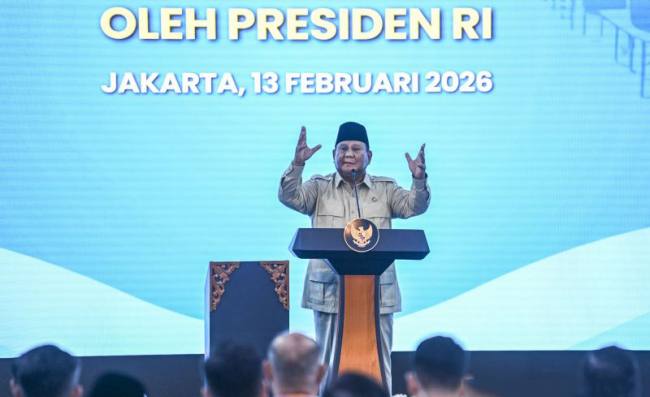 Presiden Prabowo Subianto menyampaikan pidato sambutan dalam peresmian secara serentak 1.072 Satuan Pelayanan Pemenuhan Gizi (SPPG) Polri se-Indonesia di SPPG Palmerah, Jakarta, Jumat (13/2/2026). (Antara/Galih Pradipta)