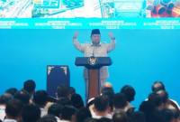 Presiden Prabowo Subianto memberikan sambutan pada acara groundbreaking 13 proyek hilirisasi tahap II yang dipusatkan di Kilang Pertamina RU IV CIlacap, Jawa Tengah, Rabu (29/4/2026). (Foto: Antara/Idhad Zakaria)