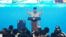 Presiden Prabowo Subianto memberikan sambutan pada acara groundbreaking 13 proyek hilirisasi tahap II yang dipusatkan di Kilang Pertamina RU IV CIlacap, Jawa Tengah, Rabu (29/4/2026). (Foto: Antara/Idhad Zakaria)