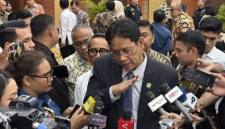 Menteri Keuangan Purbaya Yudhi Sadewa menjawab pertanyaan wartawan dalam wawancara cegat di kantor Kementerian Keuangan, Jakarta, Kamis (9/4/2026). (Antara/Imamatul Silfia)