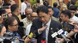 Menteri Keuangan Purbaya Yudhi Sadewa menjawab pertanyaan wartawan dalam wawancara cegat di kantor Kementerian Keuangan, Jakarta, Kamis (9/4/2026). (Antara/Imamatul Silfia)