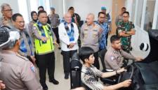 Kakorlantas Polri, Irjen Pol Agus Suryonugroho resmikan beroperasinya “Safety Driving Center” (ISDC), di Mapolda Kalsel), Rabu (8/4/2026) (SuarIndonesia/Ist)