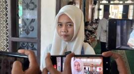 Sofia Kamila (13) jemaah haji termuda asal Kalsel. (detikKalimantan/Khairun Nisa)