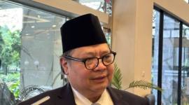 
Menteri Koordinator Bidang Perekonomian Airlangga Hartarto menjawab pertanyaan wartawan dalam wawancara cegat di kantor Kementerian Koordinator Bidang Perekonomian, Jakarta, Senin (27/4/2026). (Foto: Antara/Imamatul Silfia)