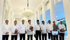 Ketua Komisi Percepatan Reformasi Polri (KPRP) Jimly Asshiddiqie (kelima kiri) memberikan pernyataan pers di Istana Merdeka, Jakarta, Selasa (5/5/2026). (Foto: Antara/Maria C Galuh)