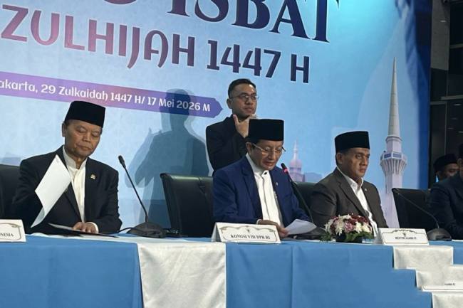 
Menteri Agama Nasaruddin Umar (tengah) memimpin konferensi pers hasil Sidang Isbat penentuan awal Zulhijah 1447 Hijriah sekaligus Iduladha 2026 di Jakarta, Minggu (17/5/2026). (Foto: Antara/Asep Firmansyah)