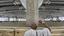 Jemaah haji melempar jumrah aqobah di Jamarat, Mina, Makkah, Arab Saudi, Rabu (27/5/2026). (Foto: Antara/Citro Atmoko)