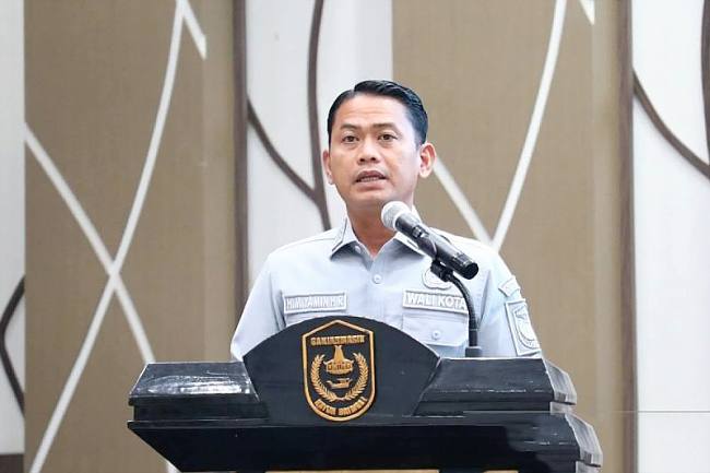 Wali Kota Banjarmasin HM Yamin HR saat memberikan sambutan pada kegiatan sosialisasi penguatan daya saing pasar rakyat di Balaikota, Selasa (19/5/2026). (Foto: Humas Pemko Banjarmasin)