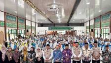 PPIH Embarkasi Banjarmasin, Kalsel saat menggelar kegiatan pelepasan keberangkatan jamaah calon haji Kloter 18 di Aula asrama haji di Kota Banjarbaru, Selasa (19/5/2026). (Foto: Kemenhaj Kalsel)