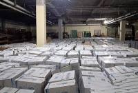 Penampakan tumpukan Air Zamzam untuk jemaah haji Kalsel dan Kalteng yang akan didistribusikan pada kepulangan haji tahun 1447 H / 2026 M di gudang Asrama Haji Embarkasi Banjarmasin, di Kota Banjarbaru, Kamis (28/5/2026). (Foto: Kemenhaj Kalsel)