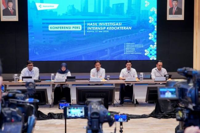 Menteri Kesehatan Budi Gunadi Sadikin (tengah) dalam konferensi pers di Jakarta, Kamis (7/5/2026). (Foto: Kemenkes)