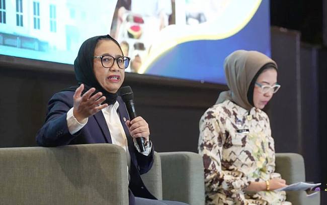 Wakil Kepala BGN Bidang Komunikasi Publik dan Investigasi, Nanik S Deyang (kiri). (Foto: Dok BGN)