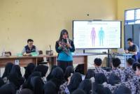 OIKN memberikan edukasi kesehatan di salah satu sekolah di wilayah delineasi ibu kota baru Indonesia. (Foto: Humas OIKN)