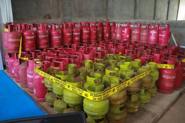 Barang bukti LPG subsidi milik pelaku penyalahgunaan LPG subsidi yang disita Dittipidter Bareskrim Polri. (Foto: Dok Dittipidter Bareskrim Polri)