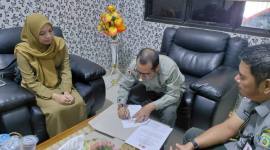 Sanggar Kegiatan Belajar (SKB) Balangan resmi menjalin kerja sama dengan Badan Penanggulangan Bencana Daerah (BPBD) Balangan melalui penandatanganan Memorandum of Understanding (MoU). Penandatanganan berlangsung di Kantor BPBD Balangan, Selasa (12/5/2026). - Foto: Mc.Balangan
