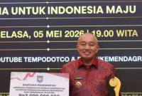 Gubernur Muhidin usai menerima penghargaan dari Kemendagri