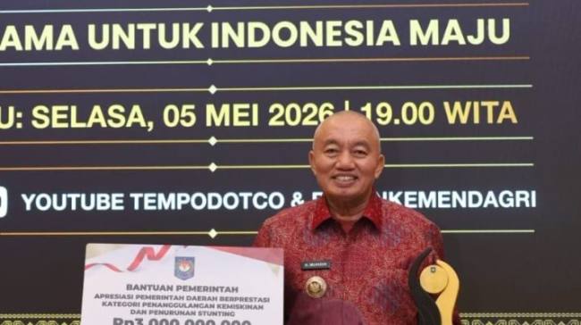 Gubernur Muhidin usai menerima penghargaan dari Kemendagri