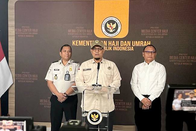 Konferensi pers Satgas Pencegahan Haji Ilegal di Asrama Haji Pondok Gede, Jakarta, Jumat (8/5/2026). (Foto: Antara/Asep Firmansyah)