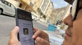 Foto Ilustrasi - Petugas haji menggunakan aplikasi Kawal Haji melalui ponsel di Kantor Daker Makkah, Makkah, Arab Saudi. (Foto: Antara/Citro Atmoko)
