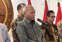 Kepala Satuan Kerja Khusus Pelaksana Kegiatan Usaha Hulu Minyak dan Gas Bumi (SKK Migas) Djoko Siswanto dalam konferensi pers di Kantor Kementerian Transmigrasi Jakarta, Senin (4/5/2026). (Foto: Antara/Putu I Savitri)
