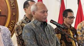Kepala Satuan Kerja Khusus Pelaksana Kegiatan Usaha Hulu Minyak dan Gas Bumi (SKK Migas) Djoko Siswanto dalam konferensi pers di Kantor Kementerian Transmigrasi Jakarta, Senin (4/5/2026). (Foto: Antara/Putu I Savitri)
