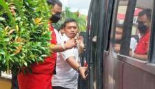 Napi Anton Kurniawan, pada saat dilimpahkan dari Polda Kalteng ke kejaksaan. (Foto: Dok Antara/Rajib Rizali)